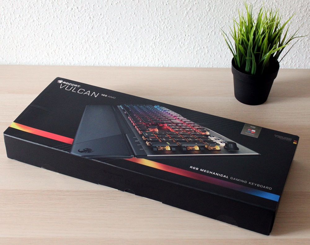ROCCAT Vulcan 120 AIMO in-the-box unpacking